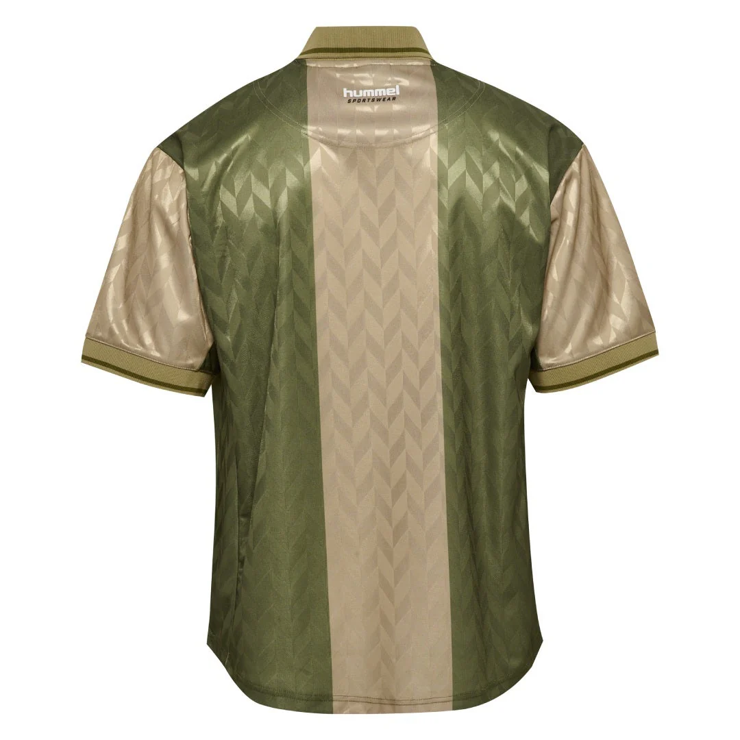 Camiseta Viaje Hummel Hombre Beige/Verde Doble B Blanca - Image 5