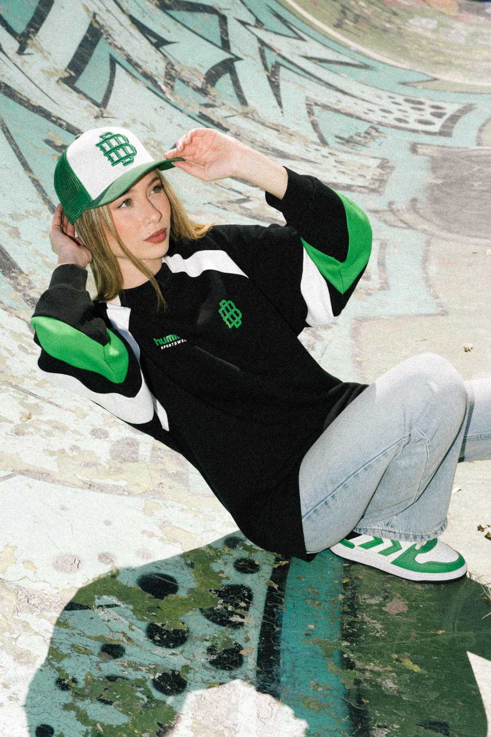 Sudadera Real Betis Oversize Negra - Image 5